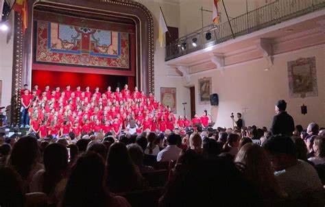 El Concierto 'Pemuda Berbakat' - Un Deslumbrante Espectáculo de Música y Alegría!